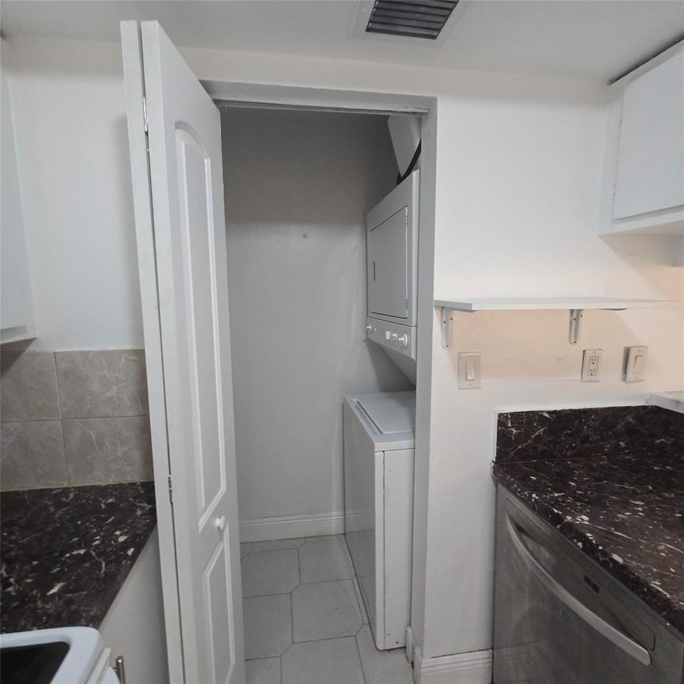 15470 Sw 82nd Ln Apt 332 - Photo 4 of 12