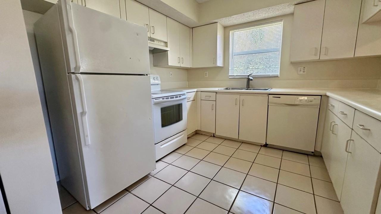 3299 Nw 44th St Apt 2 - Photo 3 of 25