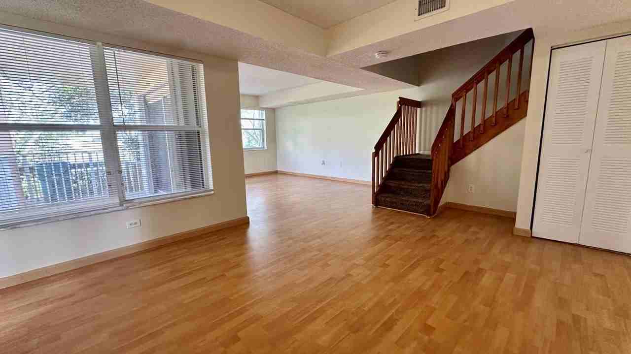 3299 Nw 44th St Apt 2 - Photo 5 of 25