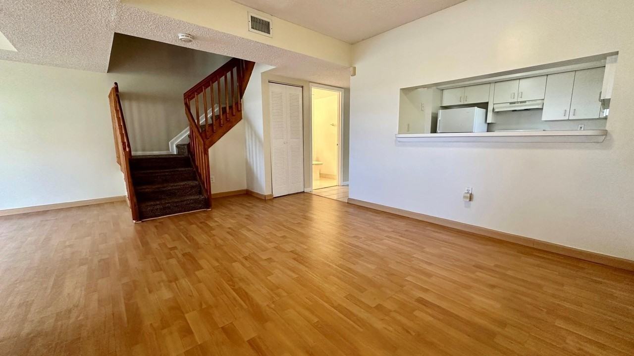 3299 Nw 44th St Apt 2 - Photo 6 of 25