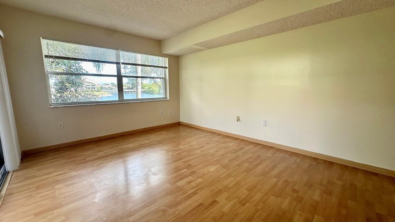 3299 Nw 44th St Apt 2 - Photo 7 of 25