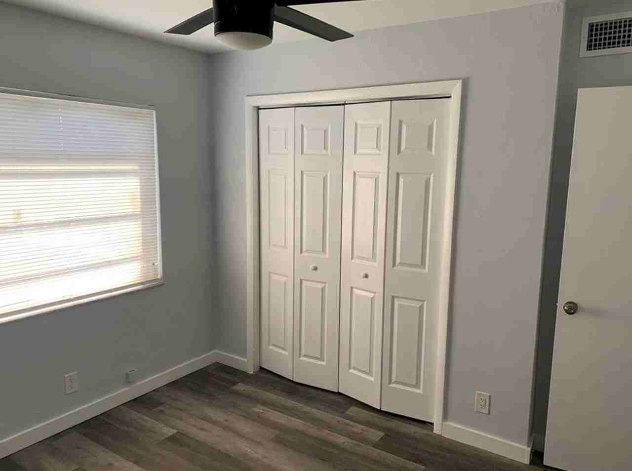 600 Ne 46th Ct Apt 4 - Photo 6 of 9