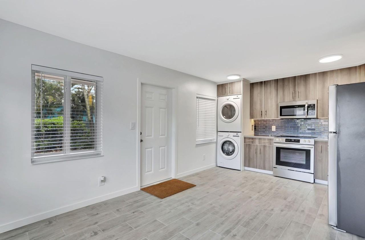 1000 Sw 30th St #1 - Photo 3 of 21