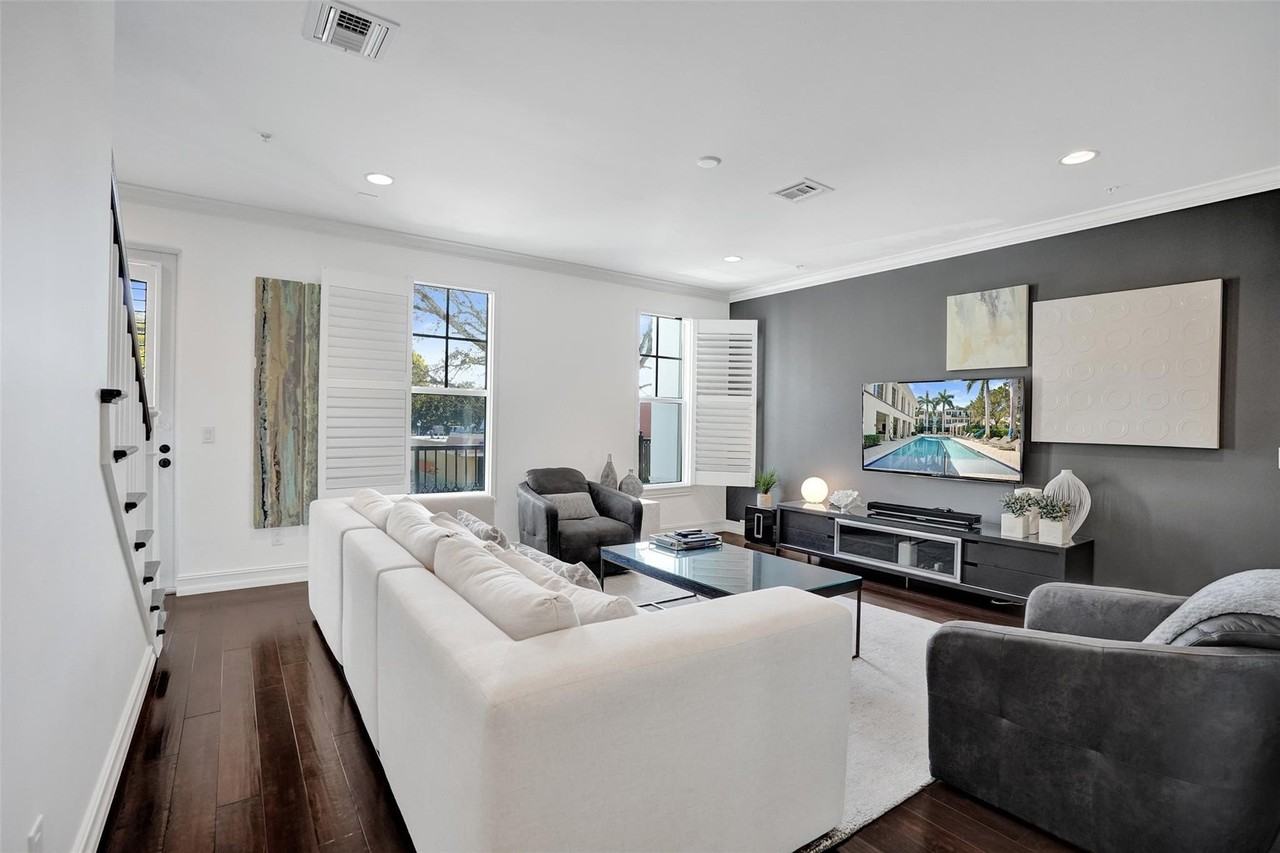 381 E Cannery Row Cir - Photo 4 of 50