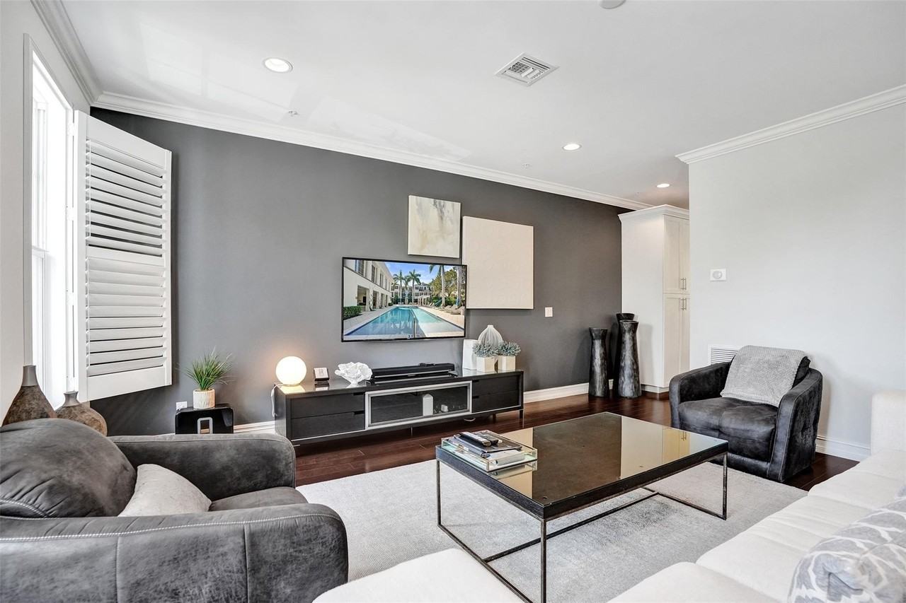 381 E Cannery Row Cir - Photo 5 of 50