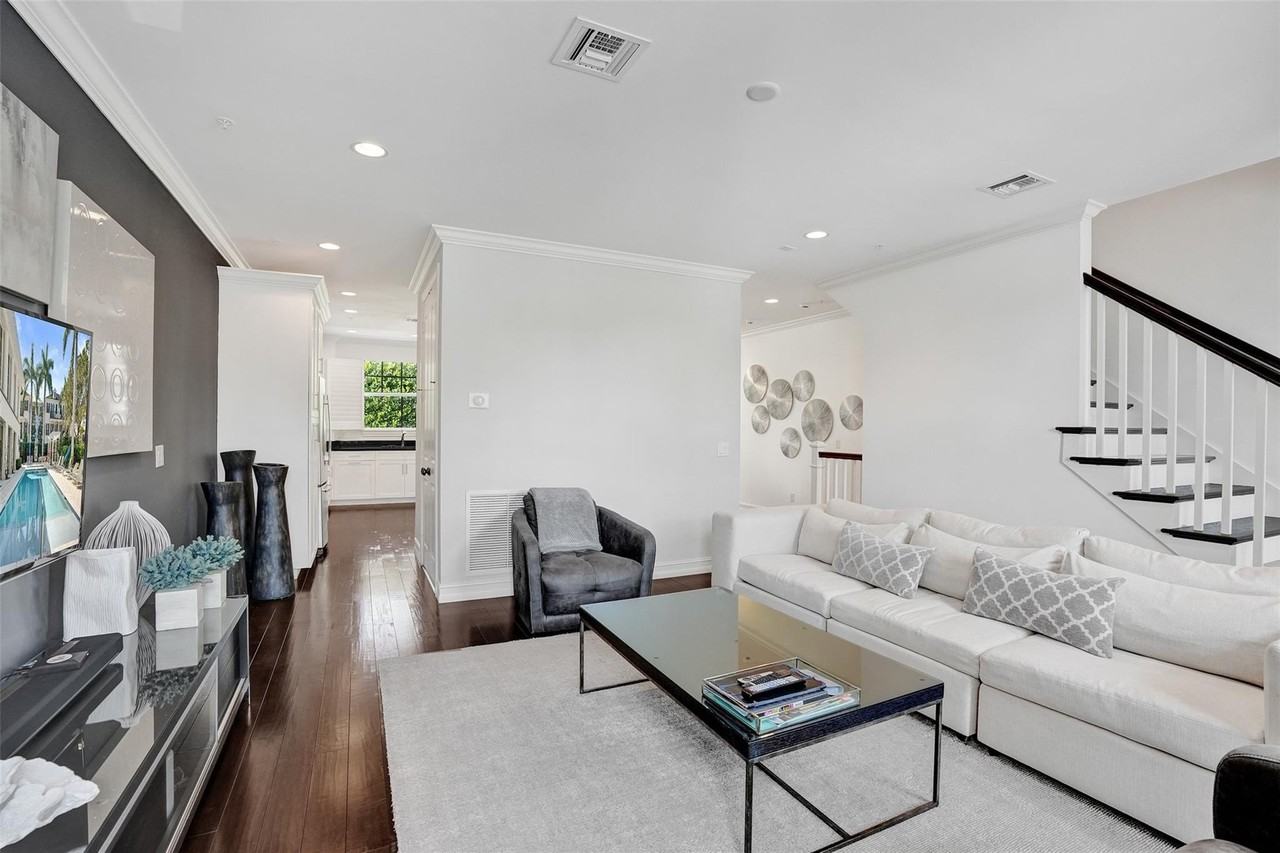 381 E Cannery Row Cir - Photo 7 of 50