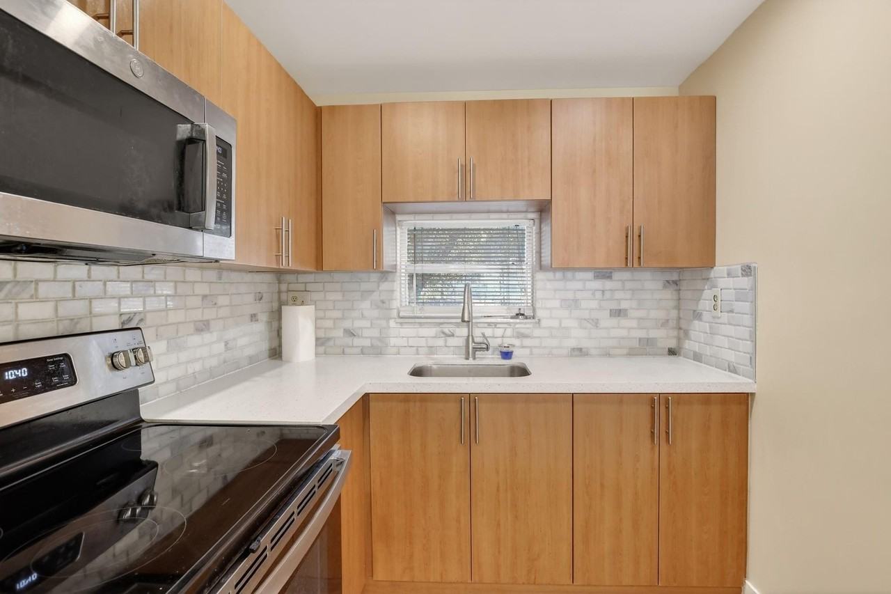 830 S Hollybrook Dr #204 - Photo 2 of 18