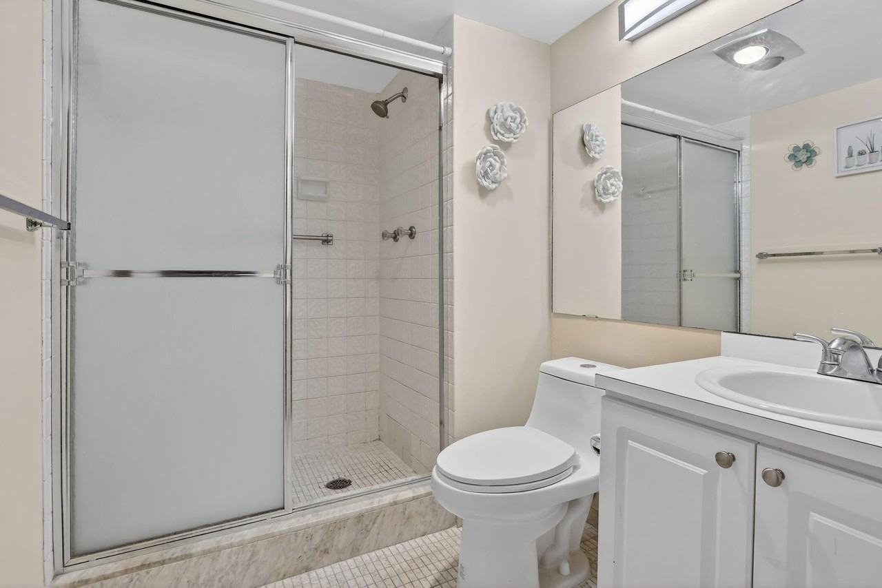 830 S Hollybrook Dr #204 - Photo 5 of 18