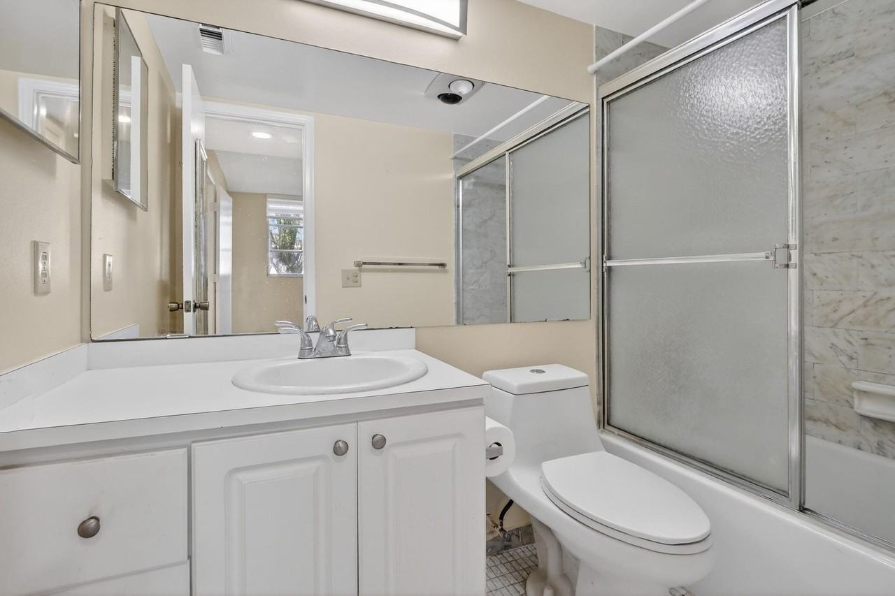 830 S Hollybrook Dr #204 - Photo 7 of 18