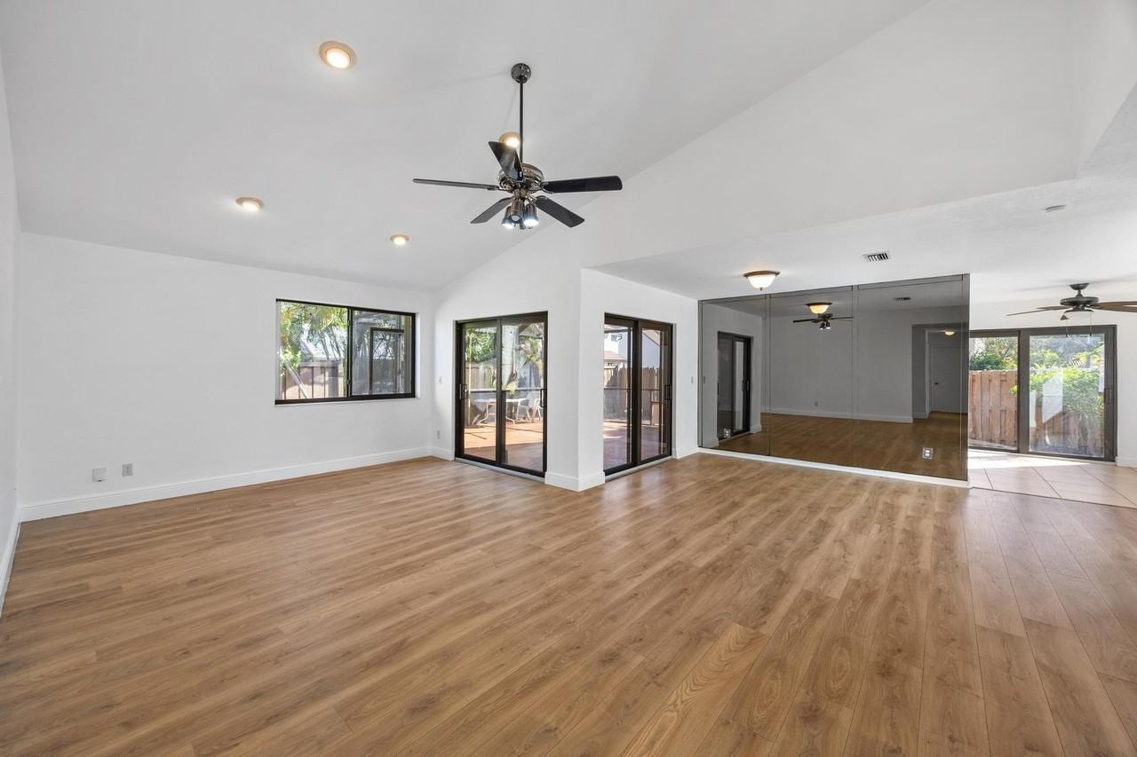 2925 Azalea Dr - Photo 2 of 32