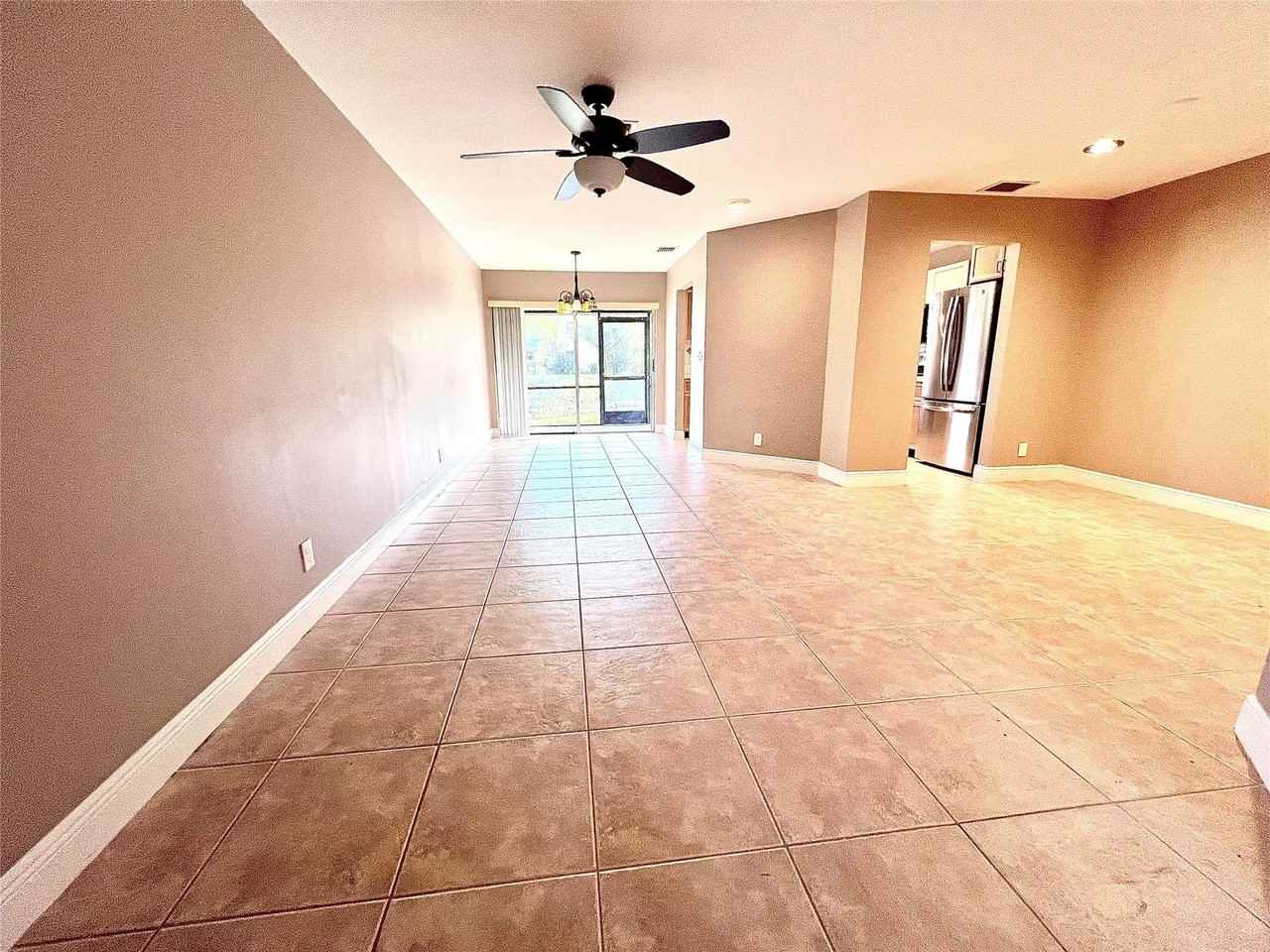 2246 Discovery Cir W - Photo 2 of 40