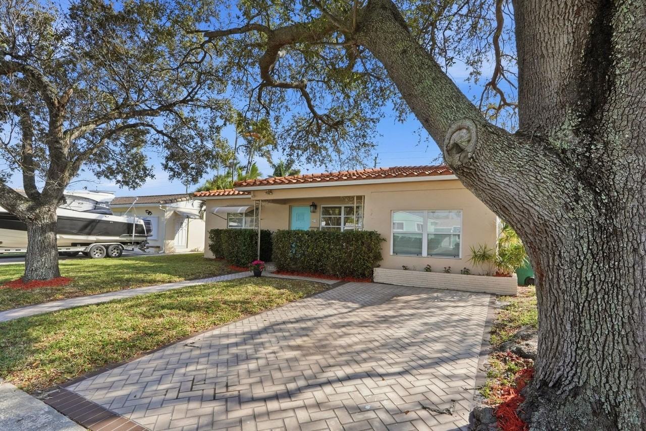 218 Se 3rd Ter - Photo 2 of 25