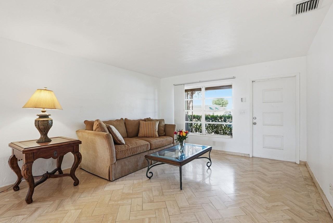 218 Se 3rd Ter - Photo 5 of 25