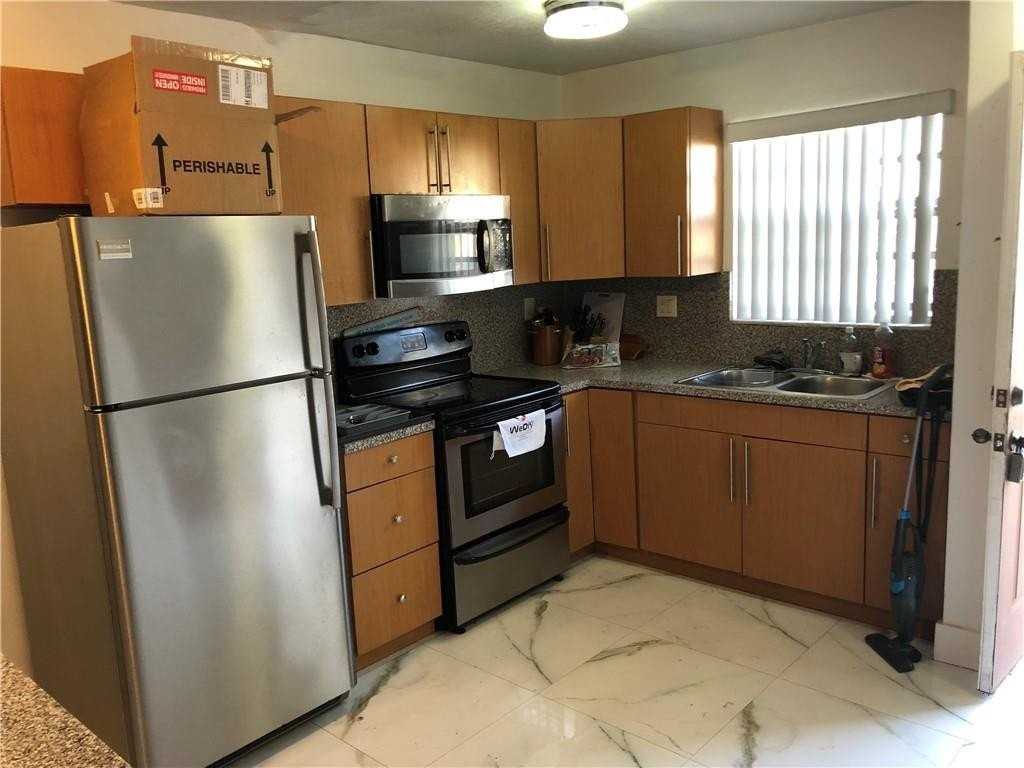 21 Sw 109th Ave Apt B2 - Photo 3 of 27