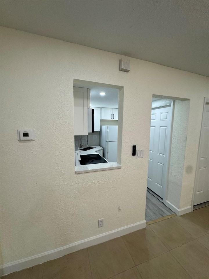 151 Se 6th Ave Apt 8 - Photo 3 of 19