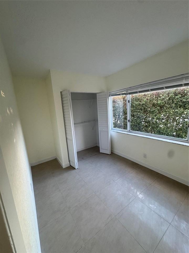 151 Se 6th Ave Apt 8 - Photo 5 of 19