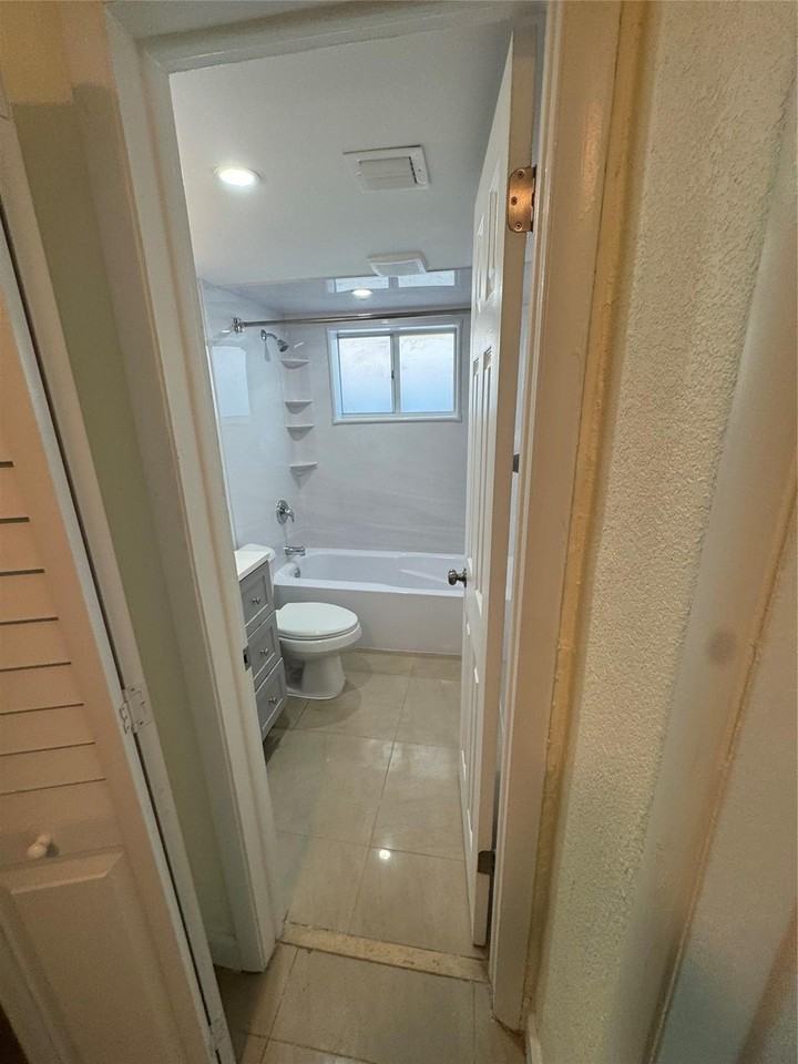 151 Se 6th Ave Apt 8 - Photo 7 of 19