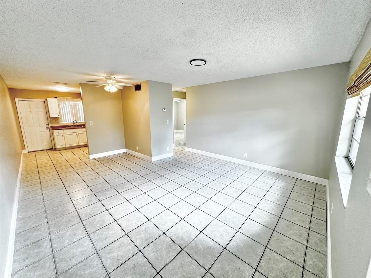 1841 Sw 22nd St Apt A - Photo 3 of 8