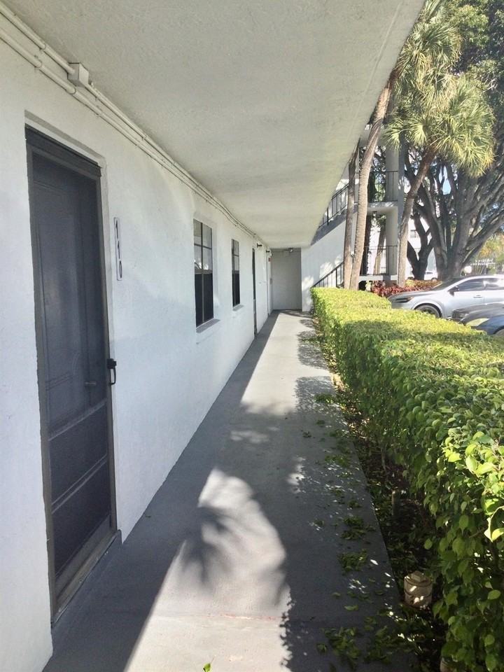 9233 Sw 8th St Apt 110