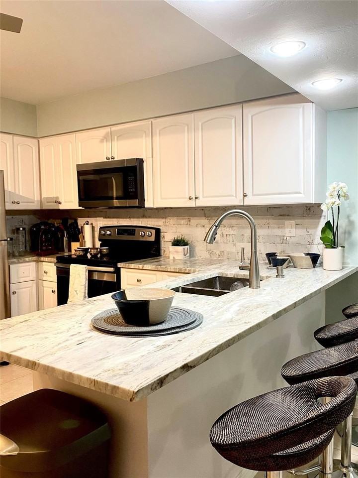 1643 Ne 55th St - Photo 7 of 21