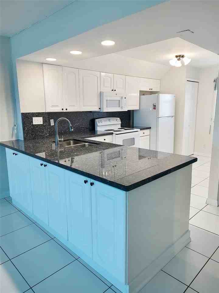 1012 N Ocean Blvd Apt 602 - Photo 7 of 29