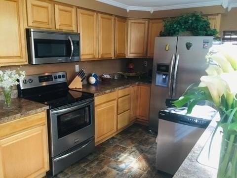 1214 Ne 2nd Ave - Photo 4 of 15