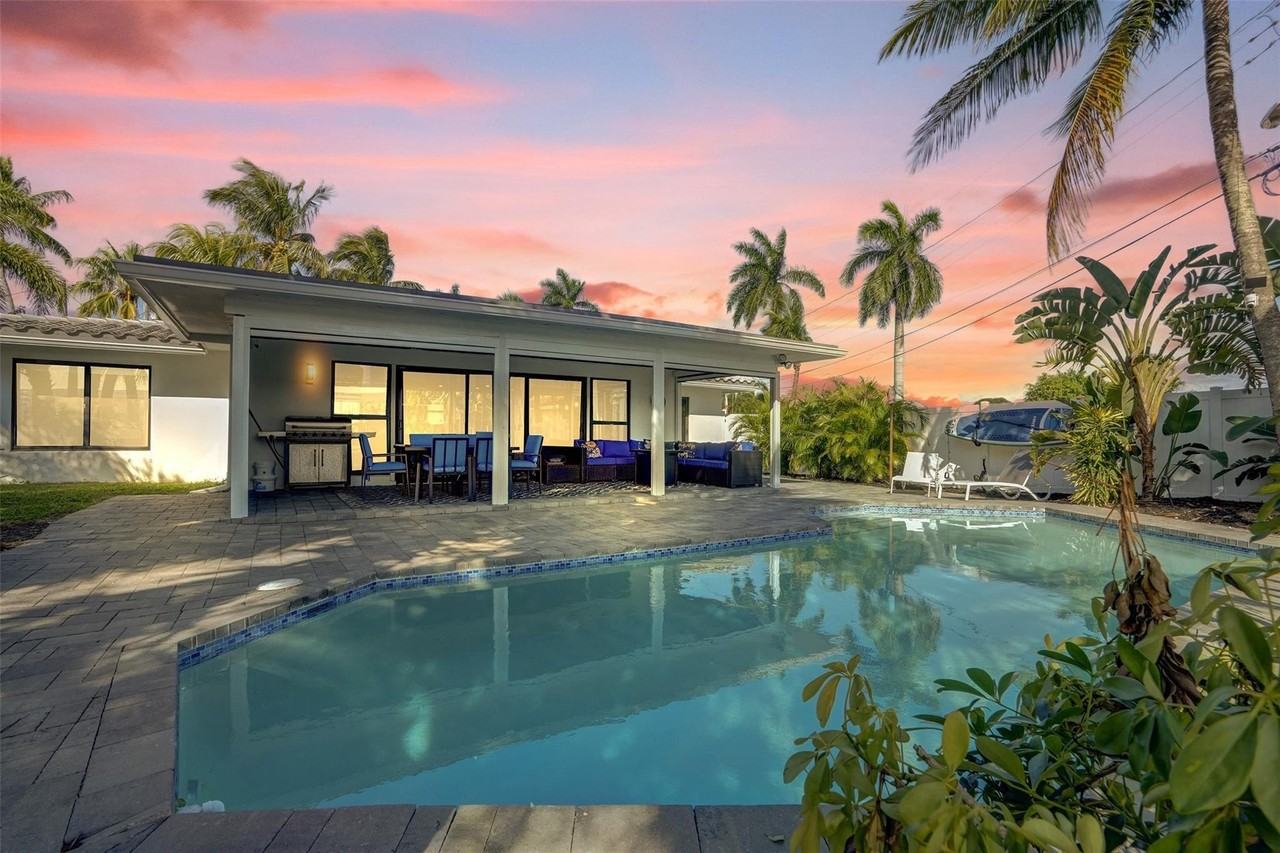 310 Se 13th Ct - Photo 2 of 50