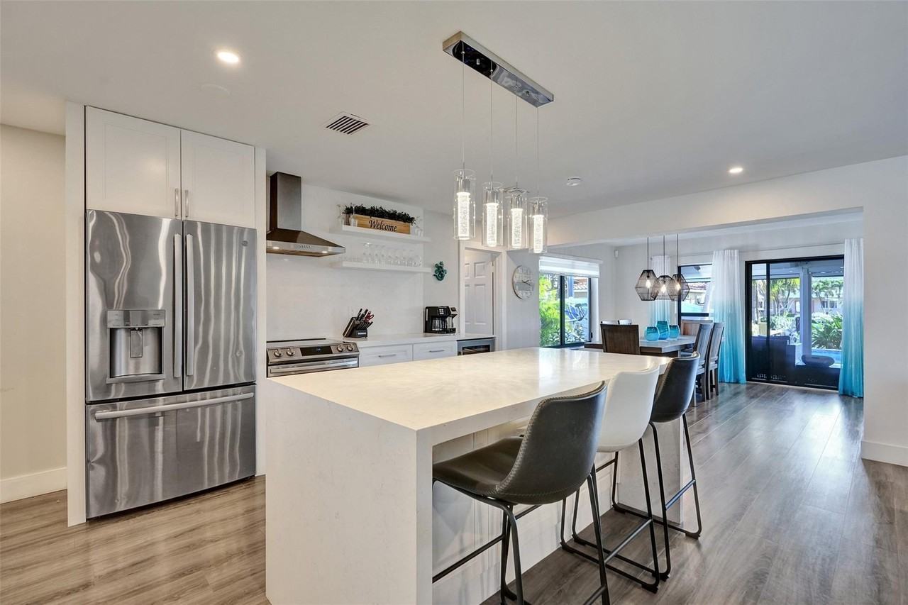 310 Se 13th Ct - Photo 6 of 50