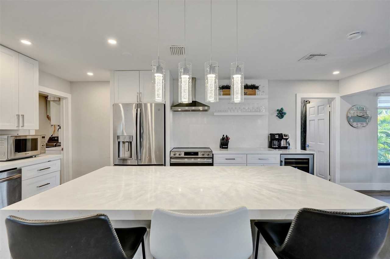 310 Se 13th Ct - Photo 7 of 50