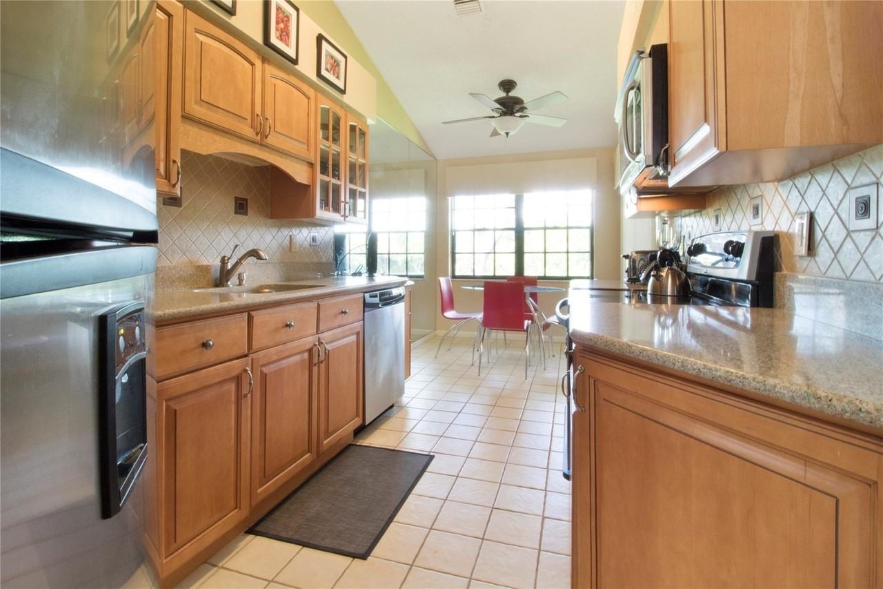 17364 Boca Club Blvd Apt 503 - Photo 4 of 25