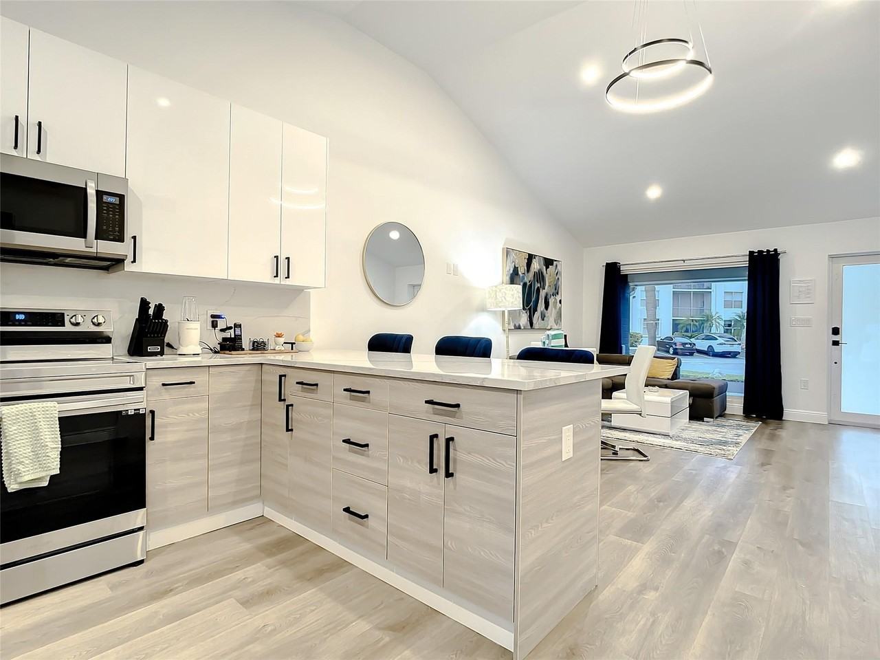 2100 Ne 45th St #1 - Photo 4 of 29