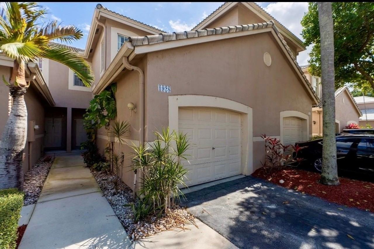 1928 Madeira Dr - Photo 3 of 39