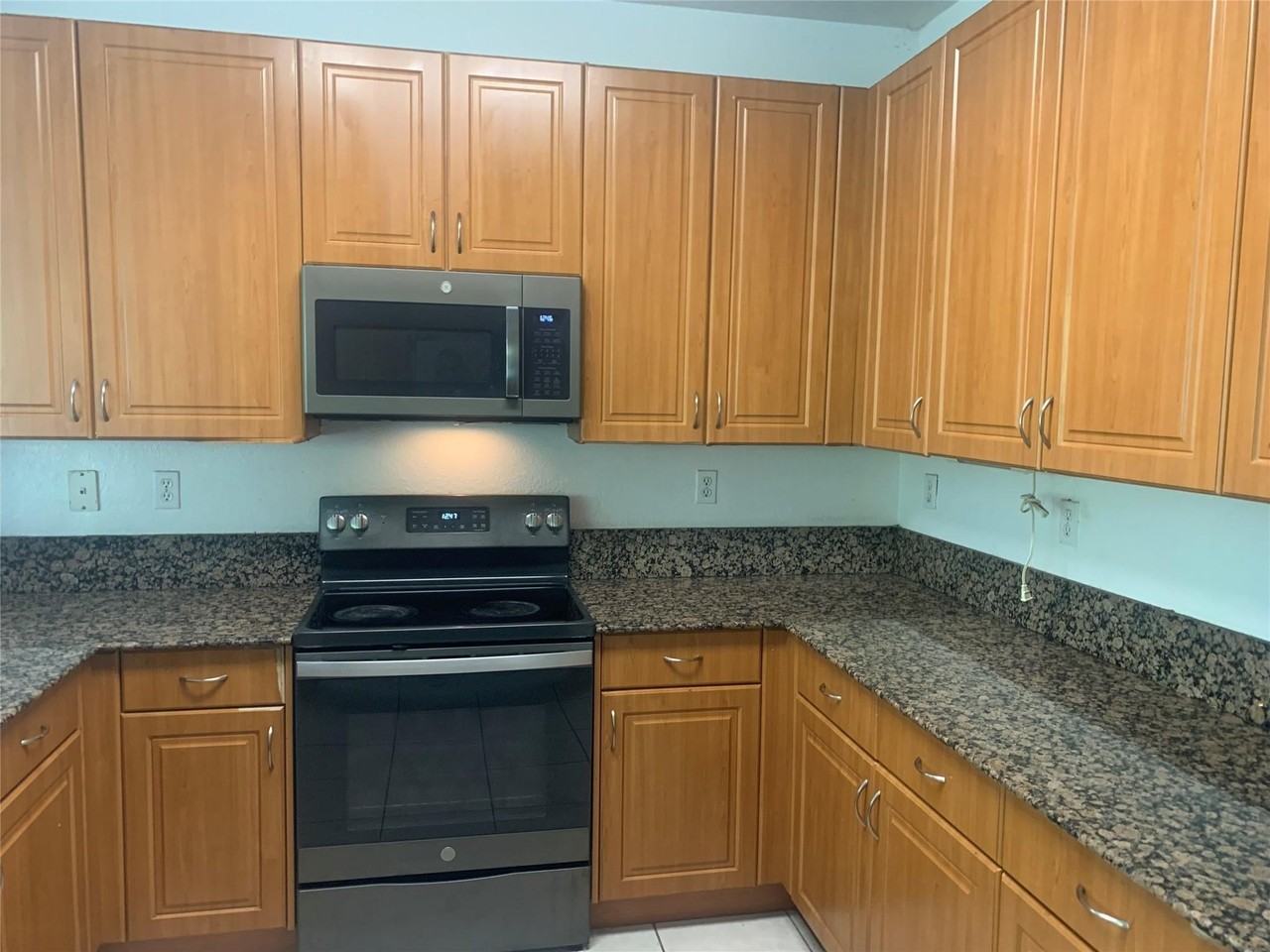 11159 Nw 80th Ln - Photo 2 of 46