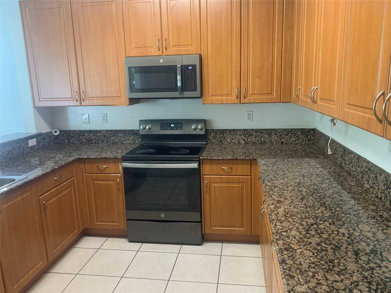 11159 Nw 80th Ln - Photo 3 of 46