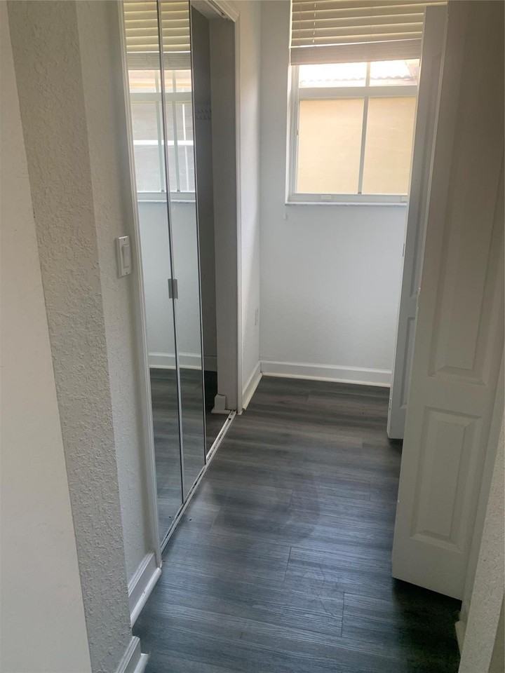 11159 Nw 80th Ln - Photo 6 of 46