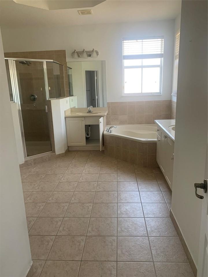 11159 Nw 80th Ln - Photo 7 of 46