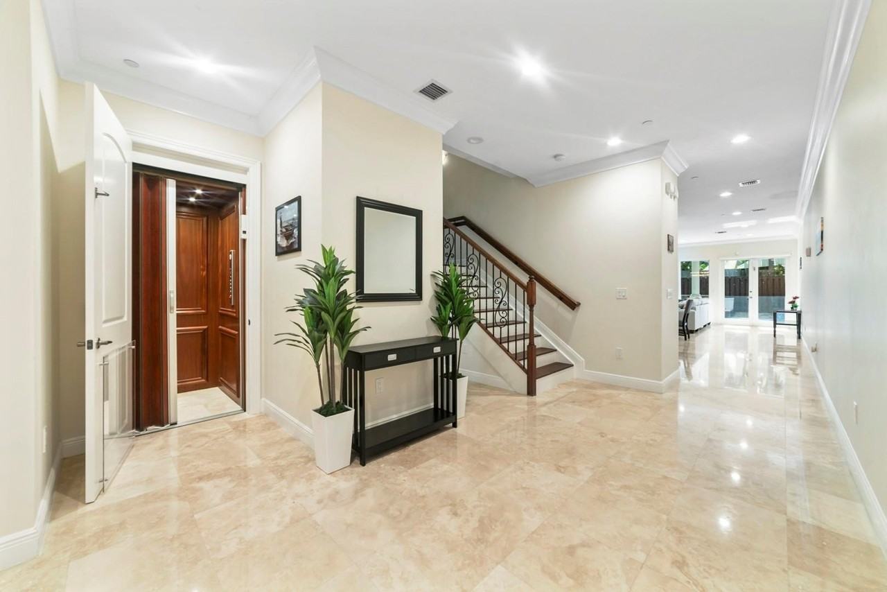 1849 Ne 26th Ave Apt 2 - Photo 4 of 31