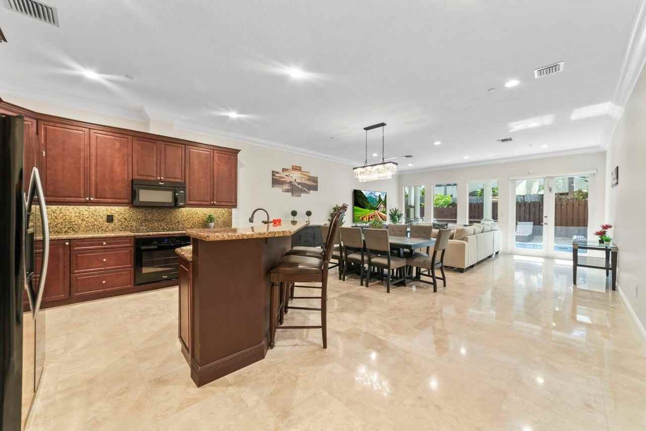 1849 Ne 26th Ave Apt 2 - Photo 5 of 31