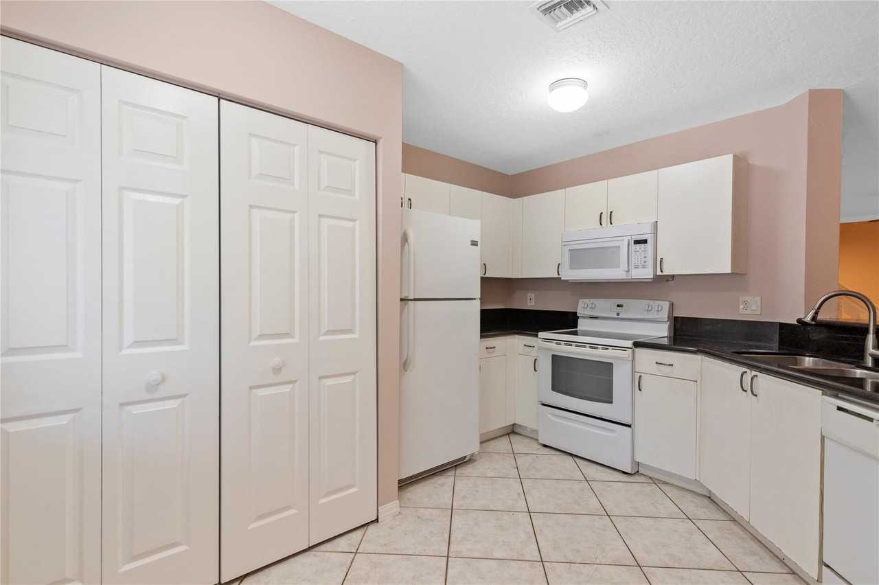 1186 Sw 44th Ave #1186 - Photo 2 of 26