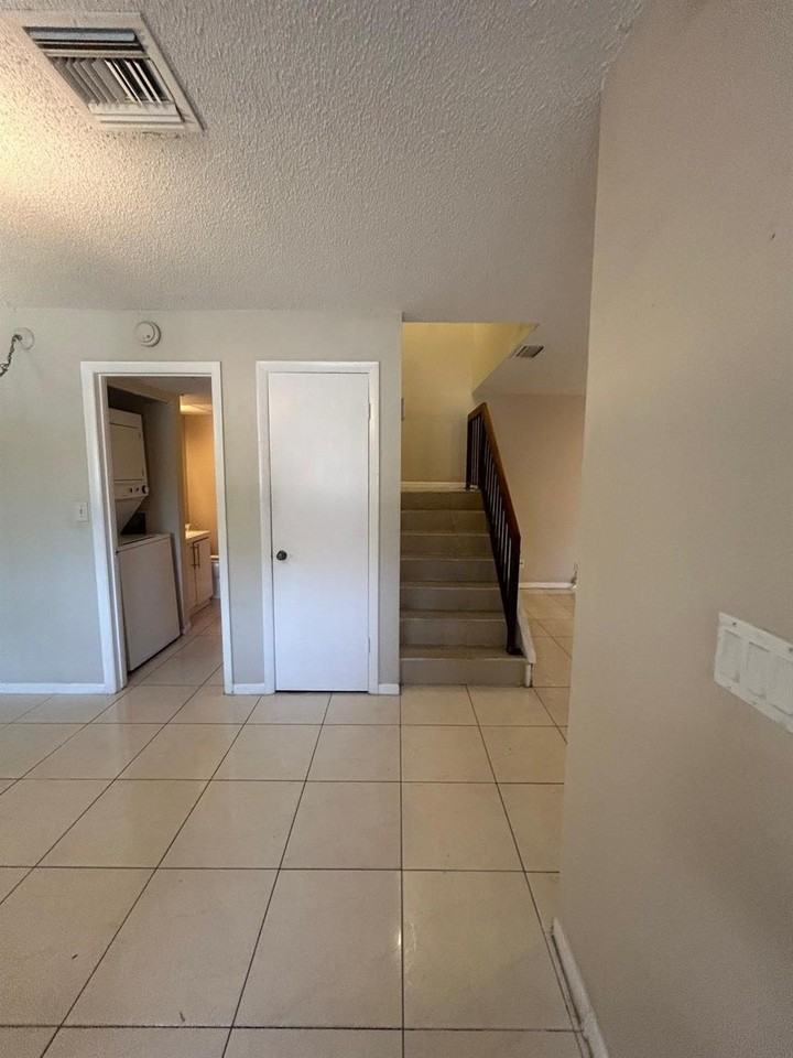 5821 Swordfish Ct Apt B - Photo 4 of 10