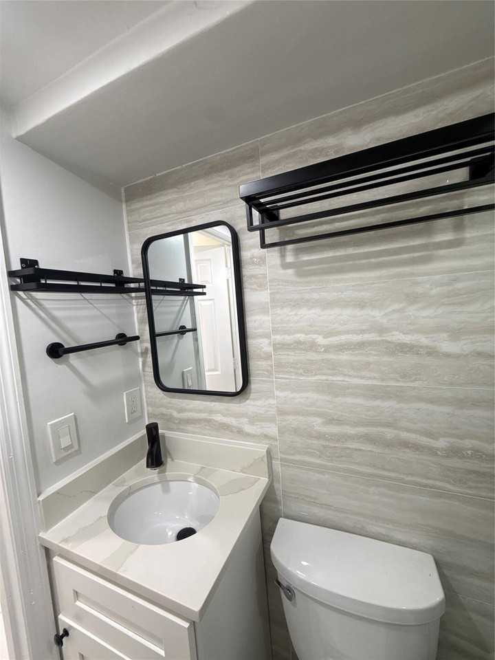 299 Se 12th Ave - Photo 5 of 18