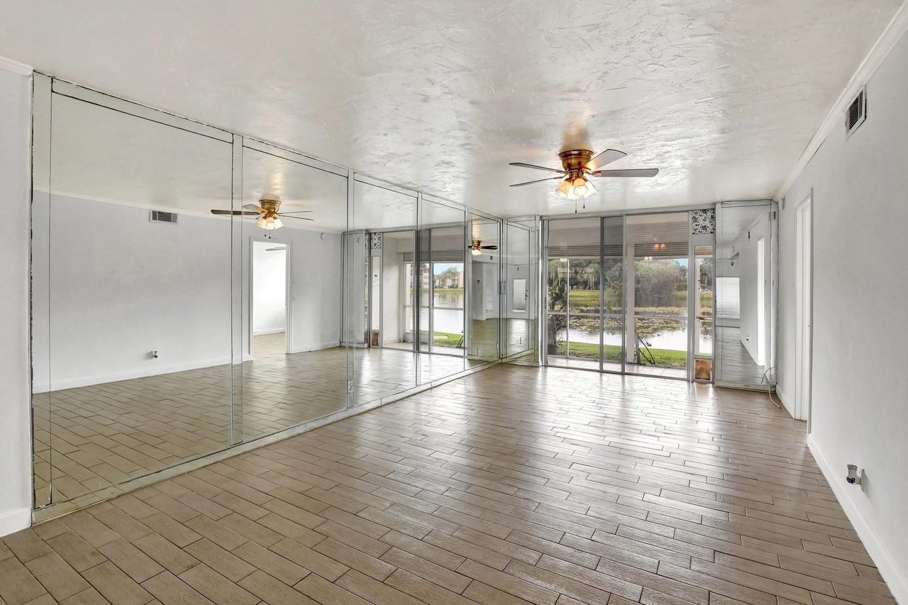 9400 N Hollybrook Lake Dr #105 - Photo 2 of 18