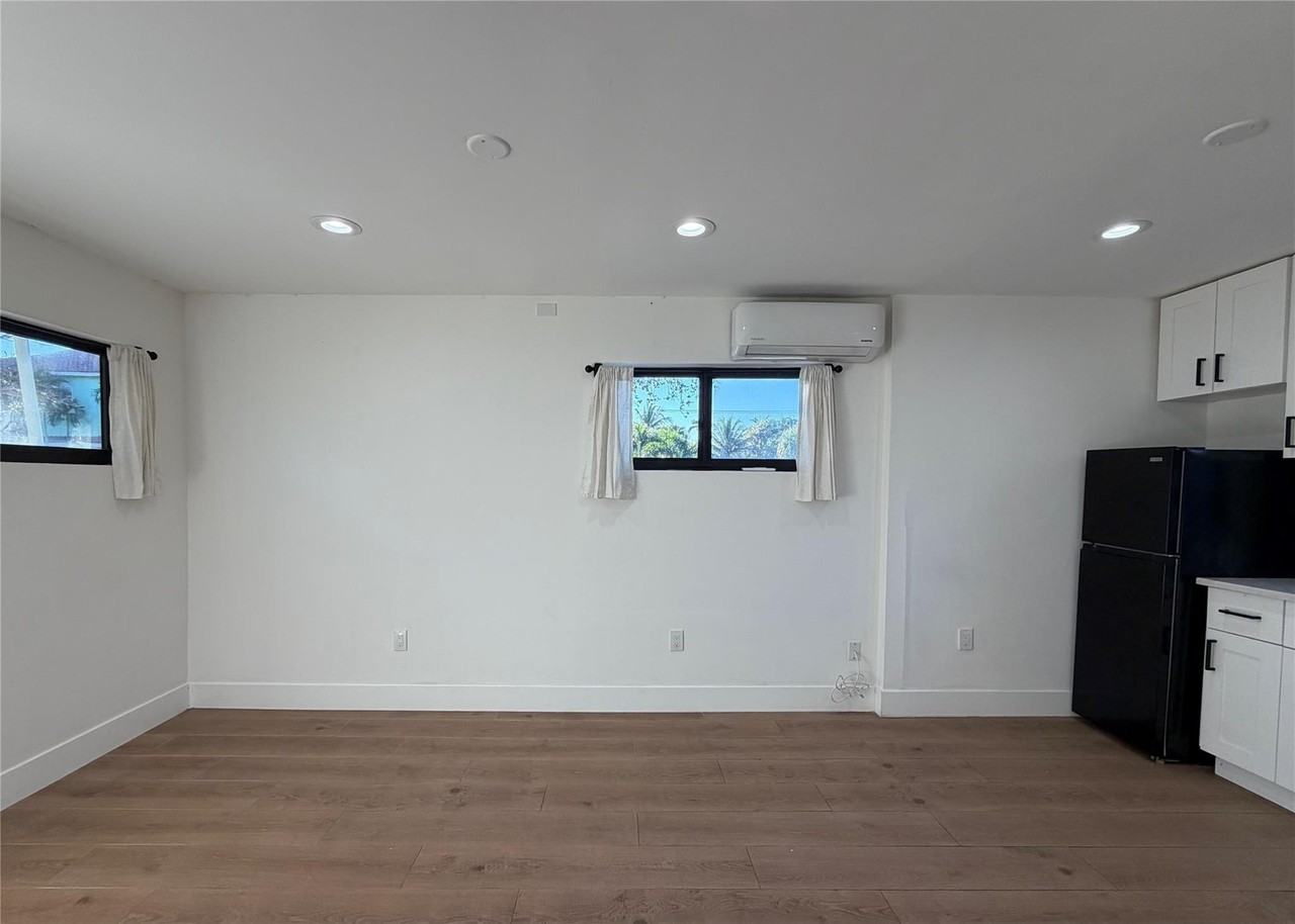 1230 S Federal Hwy #1 - Photo 5 of 18