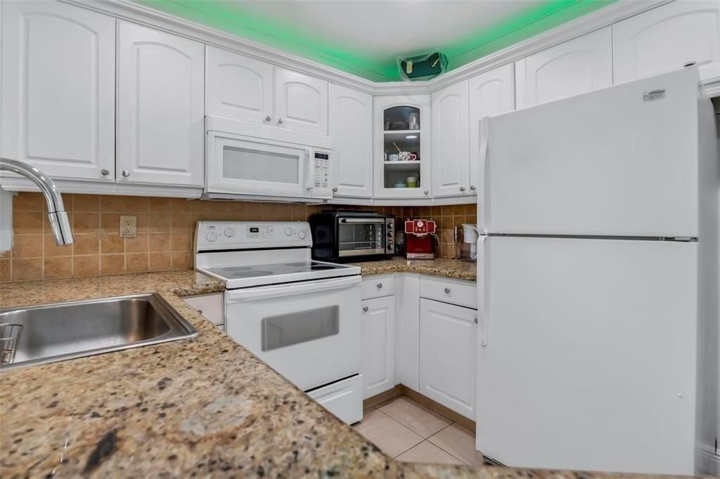 1534 Nw 45th St - Photo 5 of 17