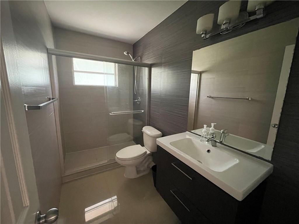 2451 Lincoln St Apt 6 - Photo 2 of 18