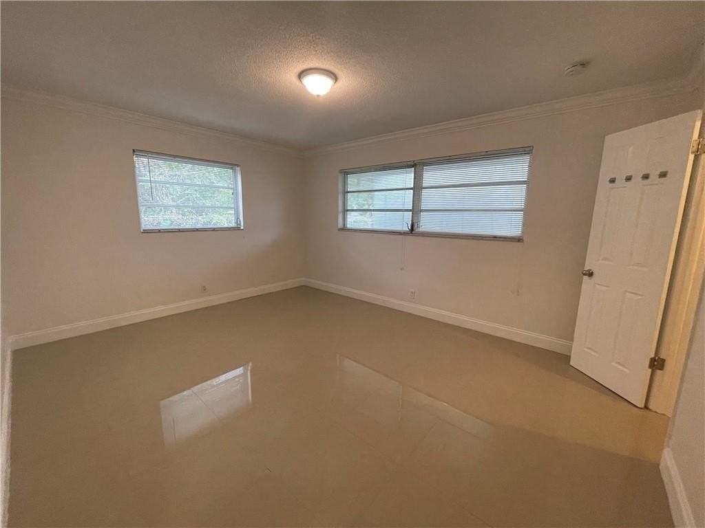 2451 Lincoln St Apt 6 - Photo 5 of 18