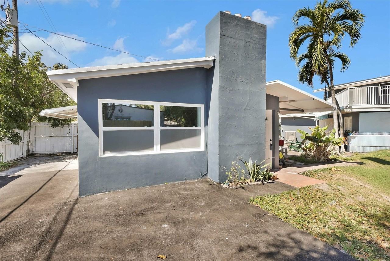 249 Sw 12th St #REAR - Photo 3 of 15