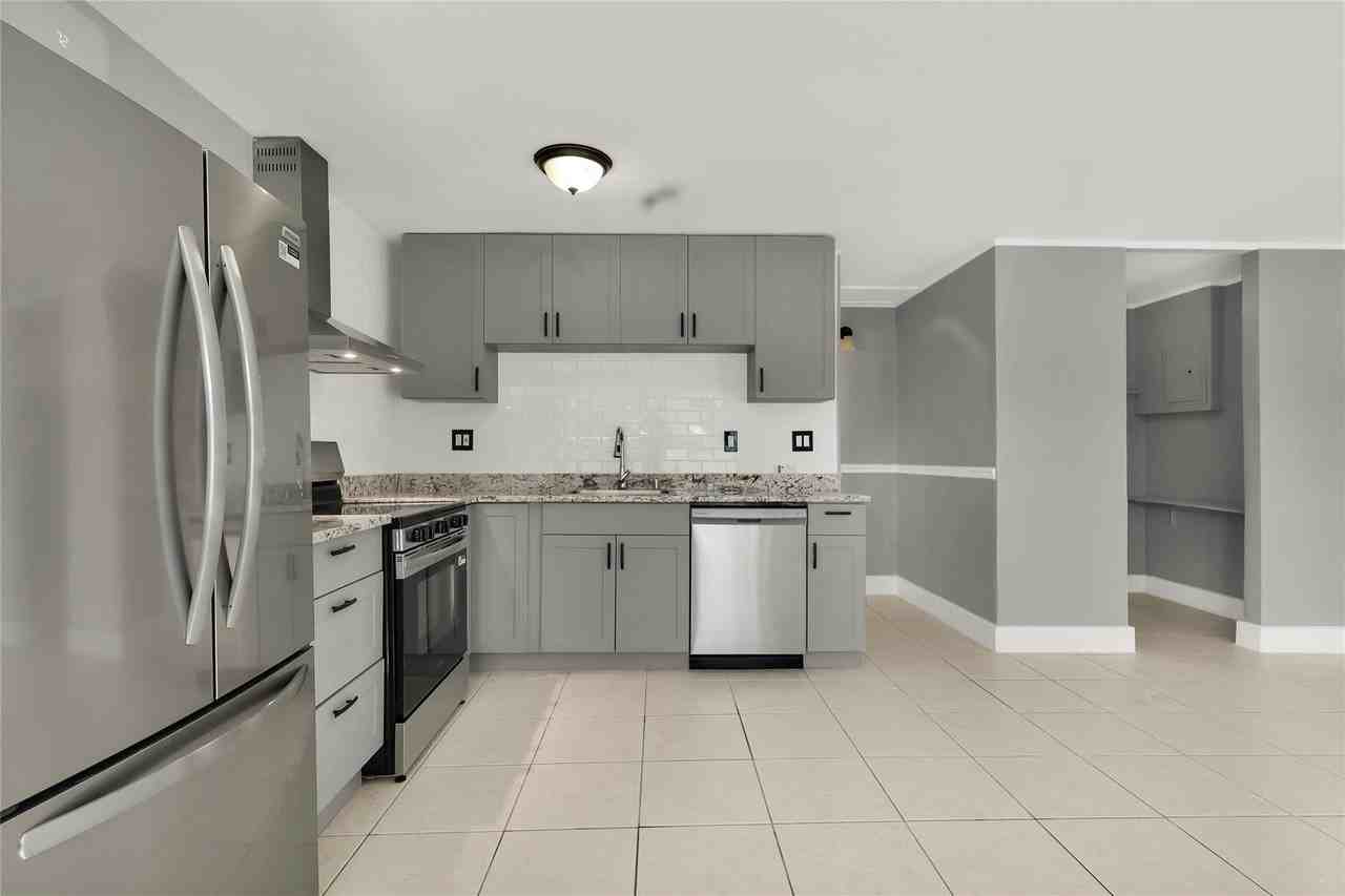 249 Sw 12th St #REAR - Photo 6 of 15