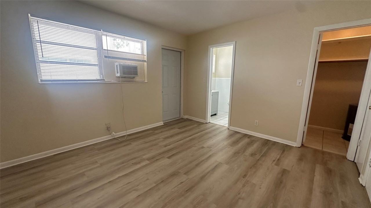 717 Se 16th St #3 - Photo 4 of 9