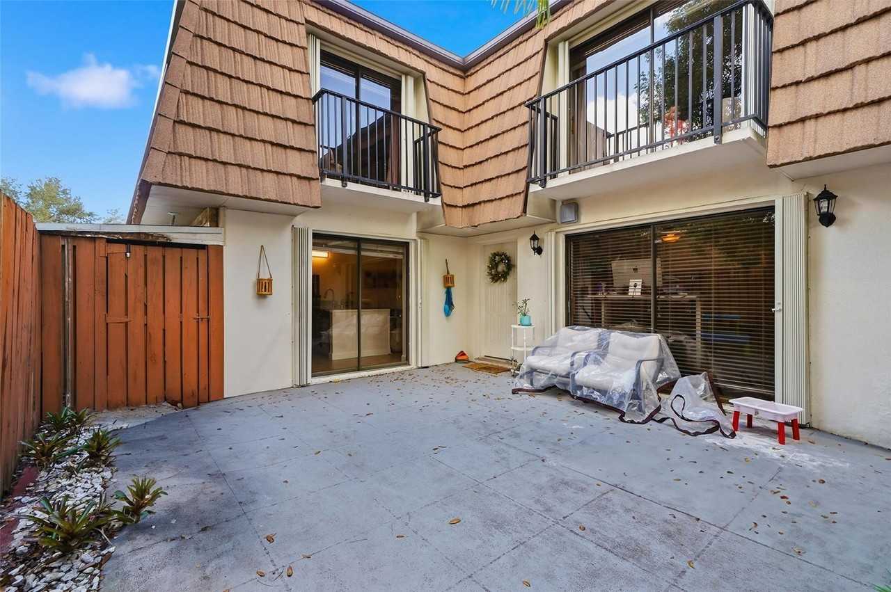 9142 Sw 23rd St #D - Photo 5 of 31